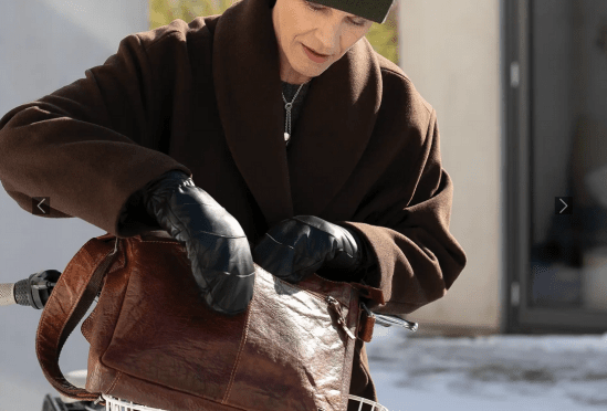 Granberg 119.1102 Klassiska tumvantar i fårskinn.