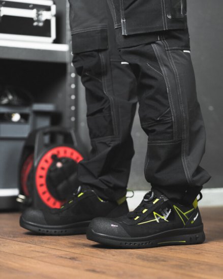 Sievi 52378 sko herr. Sportig skyddsko som andas samt är utrustad med snörningsmekanismen boa